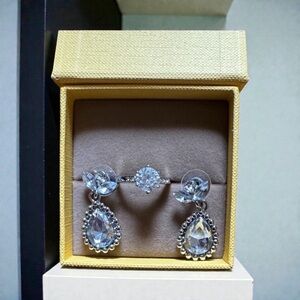 Elegant Silver Jewelry Set with Crystal Accents